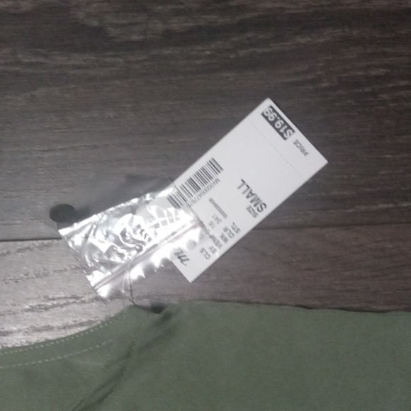 Light green sleeveless button down top - Picture 3 of 3